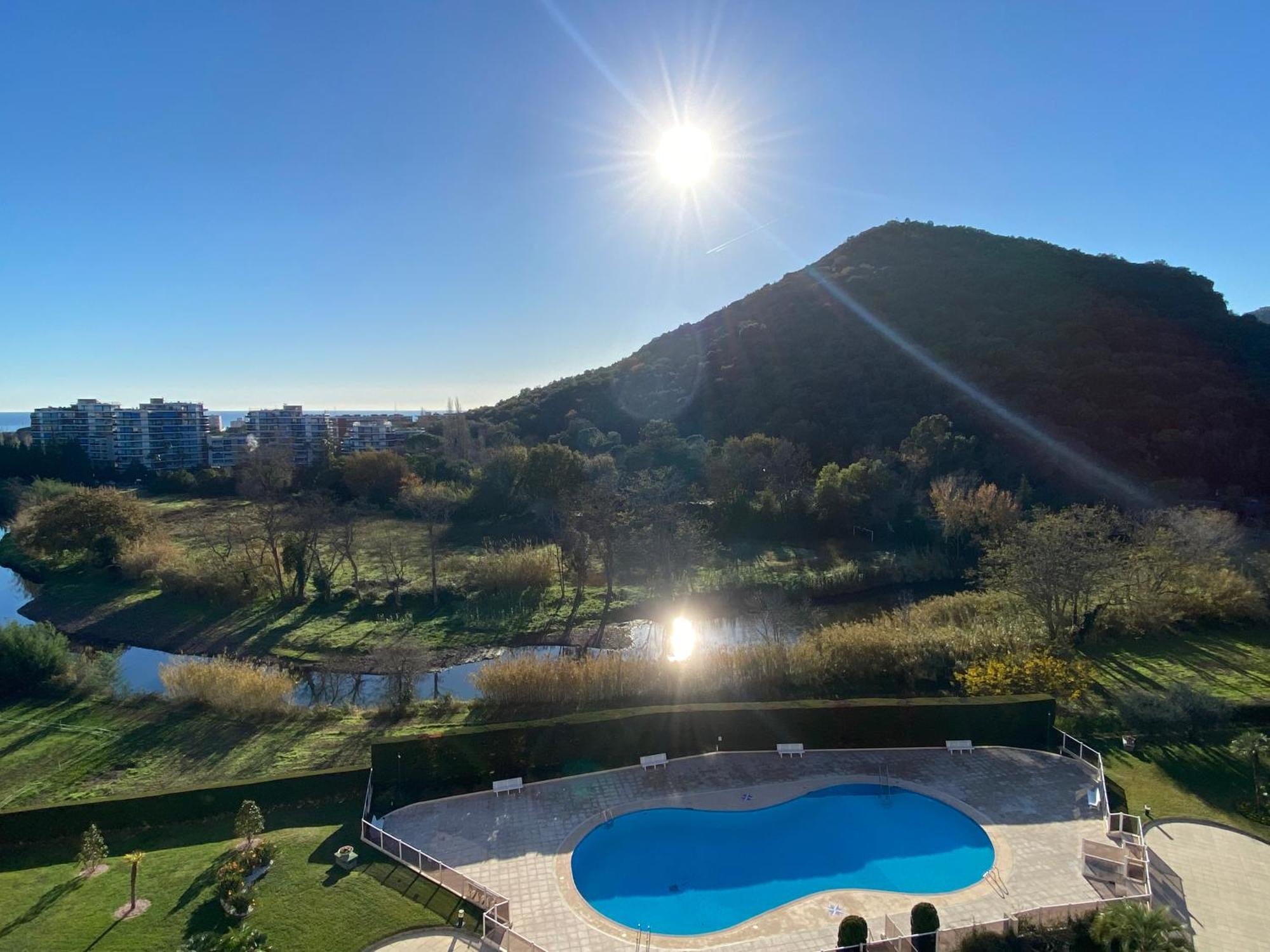 Appartement Luxe Vue Mer Et Collines Avec Piscine Mandelieu Exterior foto