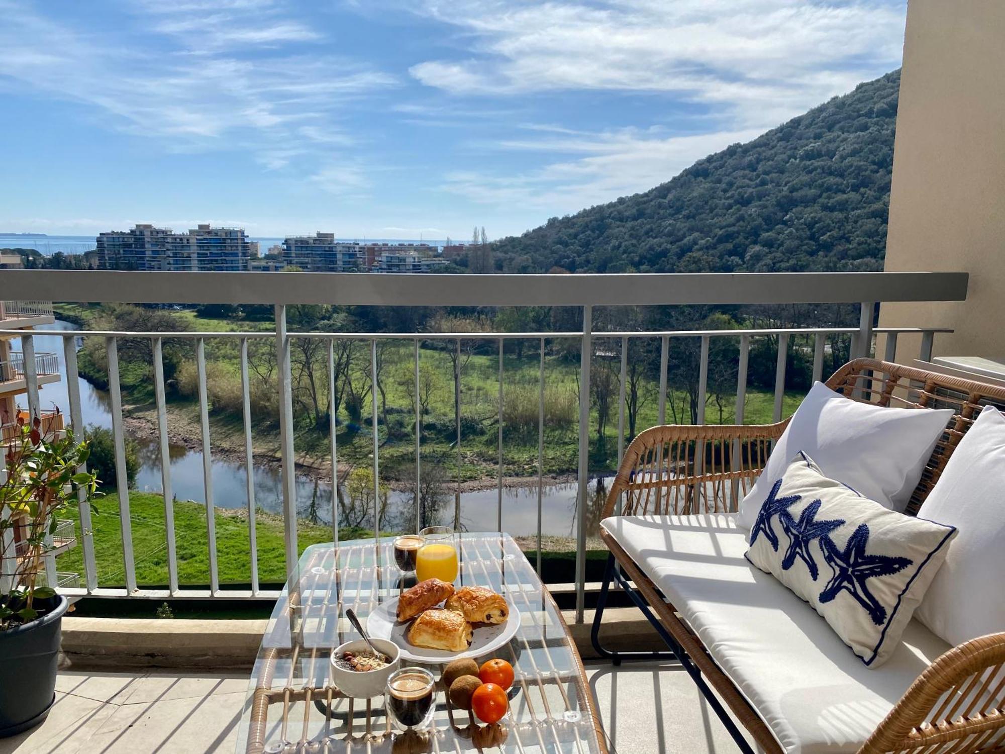 Appartement Luxe Vue Mer Et Collines Avec Piscine Mandelieu Exterior foto